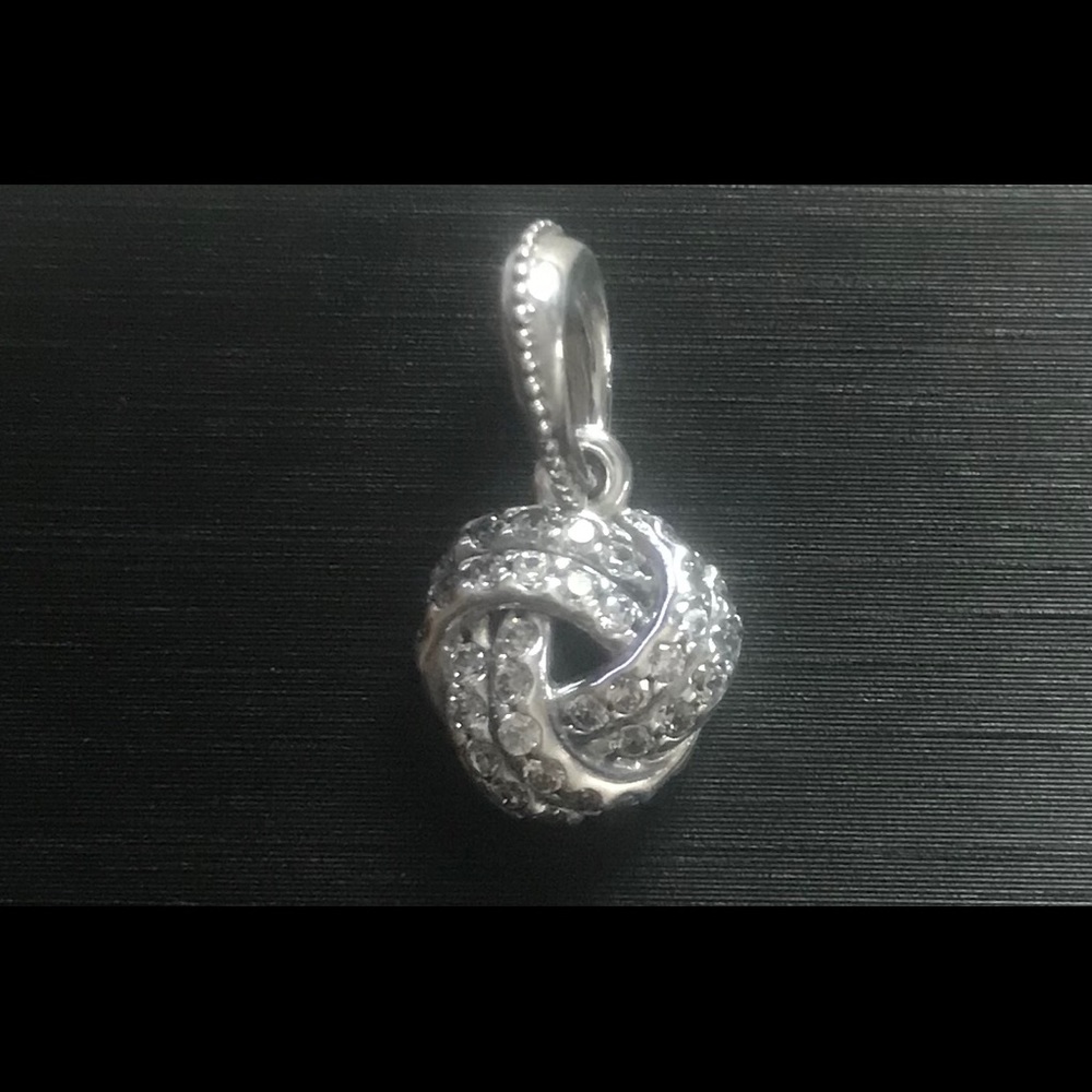 💥💥SOLD💥💥Pandora Shimmering Knot Pendant